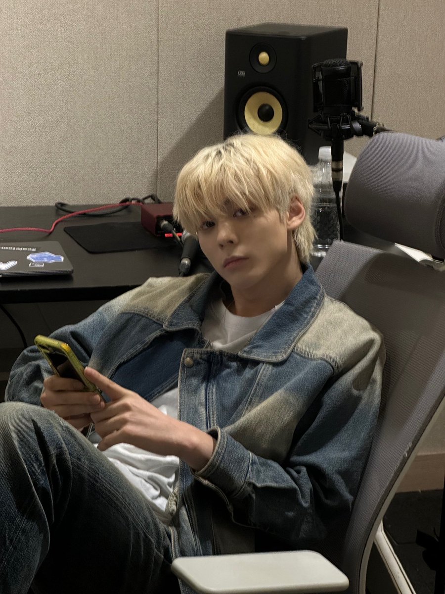 POW_grid's tweet photo. [#HONG]
오늘 100일 축하해줘서 고마워 우리 power 진짜 현빈이형 키 만큼 사랑해
#POW #파우 #홍 #GRID #그리드 https://t.co/p3i3LjygYN