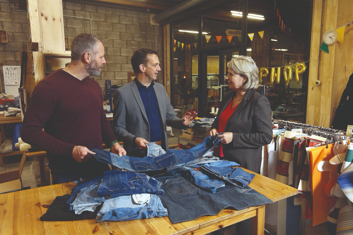 𝐀𝐟𝐯𝐚𝐥 𝐚𝐥𝐬 𝐠𝐫𝐨𝐧𝐝𝐬𝐭𝐨𝐟🚮 In Delft hebben Stichting Stunt, Avalex en de gemeente onlangs een circulair netwerk opgezet, waar afval gebruikt wordt als grondstof voor nieuwe producten.♻ delft.business/afval-als-gron…
