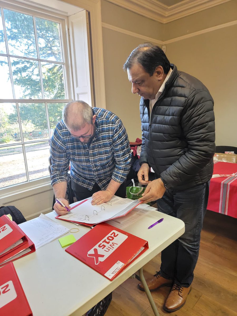 Maroof4Labour's tweet photo. Signed in at @UKLabour committee room to bring out vote on by-election day in Stannington Ward with @ibbyullah @_OliviaBlake @JaynePDunn @YoungLabourUK @ShefLabStudents - We have excellent candidate @LewisDagnall - Wish you good luck for tonight Lewis.
#VoteLabour #VoteLewis https://t.co/3Rp4PluQ71