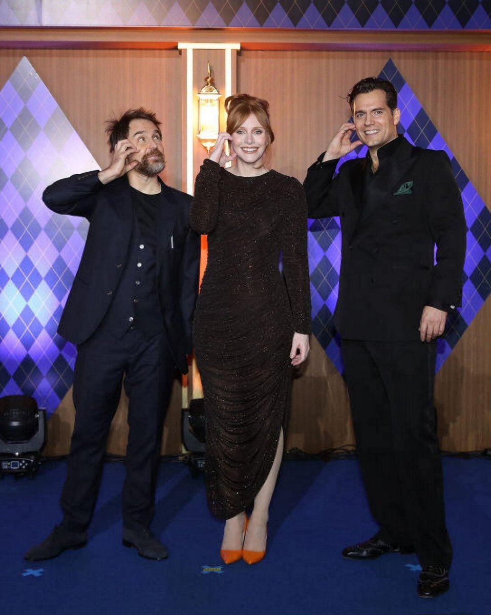 hcavillnation's tweet photo. 📷 | Henry Cavill, Bryce Dallas Howard e Sam Rockwell #Argyllemovie https://t.co/yA0FrtRC88