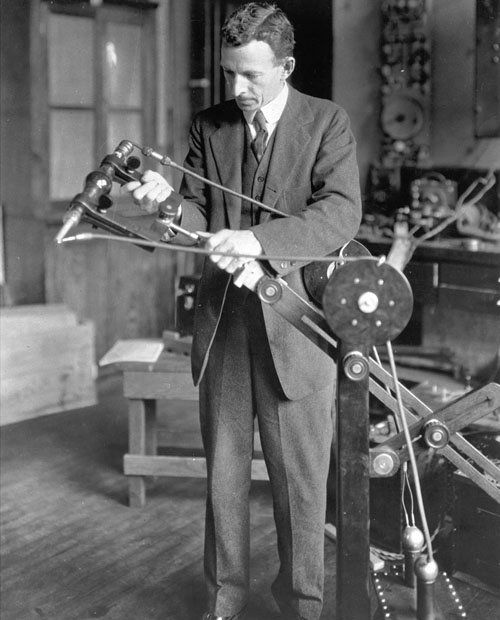 radtechcredits's tweet photo. Then and Now | X-Ray History

@GE’s William Coolidge invented what is considered the modern X-ray tube. He also developed an early portable X-ray machine. Coolidge’s X-ray machine (shown here in 1918) was used in military hospitals during World War I.

#history #xray #radiology https://t.co/W2jVve4WY4
