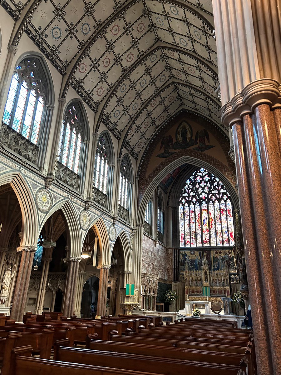JesuitArchives's tweet image. One of the joys of working at the British #Jesuit Archive is being next to this beautiful church (with direct access through a hidden doorway)
#PerksOfTheJob
@FarmStChurch