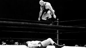 January 18,1971:
#IvanKoloff defeats #BrunoSammartino at Madison Square Garden to become WWWF champion.  
Koloff's reign as champ will be short-lived. He will drop the title to #PedroMorales on February 8, 1971. #WWE