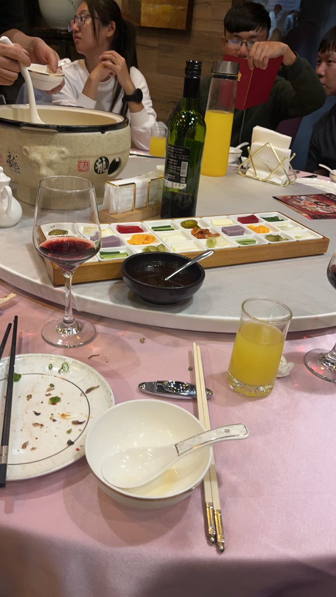 wayttercatty's tweet photo. 公司尾牙喝紅酒喝了個爛醉喔
好開心 https://t.co/K9FkFWCCvV
