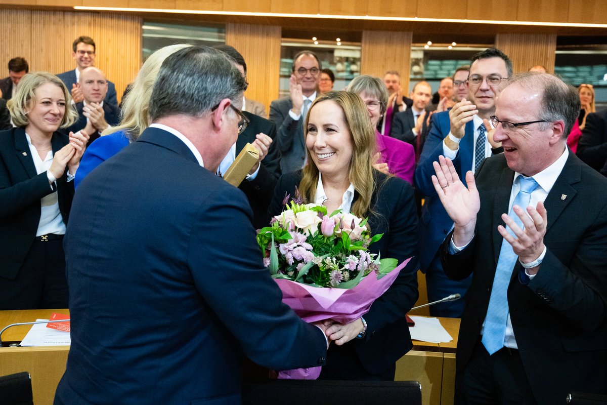 Hessischer Landtag (@landtag_hessen) on Twitter photo Wir gratulieren <a href="/AstridWallmann/">Astrid Wallmann</a> zur Wiederwahl als #Landtagspräsidentin. Sie ist damit auch in den kommenden 5 Jahren erste Repräsentantin des obersten Verfassungsorgans in Hessen. #HLT #PlenumHLT Wir gratulieren <a href="/AstridWallmann/">Astrid Wallmann</a> zur Wiederwahl als #Landtagspräsidentin. Sie ist damit auch in den kommenden 5 Jahren erste Repräsentantin des obersten Verfassungsorgans in Hessen. #HLT #PlenumHLT