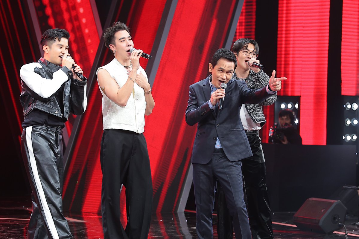 🐰🐶🐻🎤
ถึงพวกเราจะทายผิด แต่ก็ดีใจที่ได้มาร้องเพลงกับพี่ชมพูนะค้าบ 💖🎤

#ร้องข้ามกำแพง #TheWallSong
#KOTIC #TKPband 
<a href="/Workpoint_Ent/">ช่อง Workpoint กด 23</a> <a href="/thewallsong/">ร้องข้ามกำแพง The Wall Song</a>