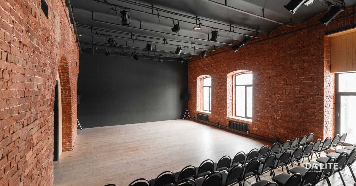 Can't decide between two-piece projection or Direct View LED? There are many considerations to weigh. See which one is more fitting for you: ow.ly/k0ri50Qs6K3