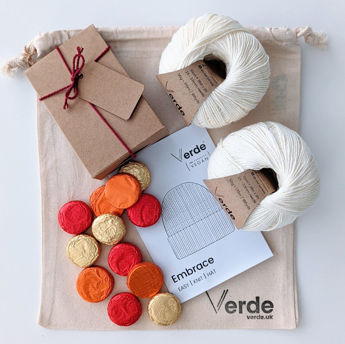 Hat knitting kit plus vegan chocolates!!  What's not to love 😋

verde.uk/products/valen…

#verdeuk #verdeyarn #knitting #hat #organiccotton #vegan #veganchocolate #petaapproved #knitting #valentines #gift