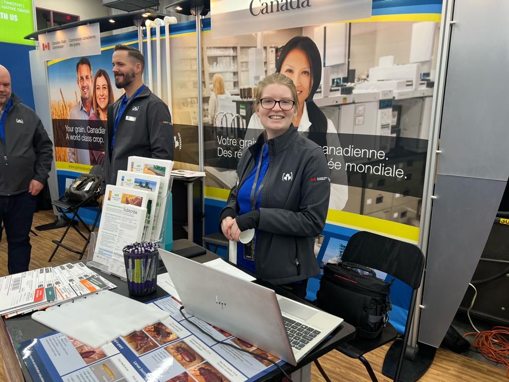 Grains_Canada's tweet image. C’est la DERNIÈRE JOURNÉE de l’expo @MBAgDays! Nous sommes là pour discuter et répondre à vos questions au kiosque 677. Passez nous saluer! #AgMB #AgDays24