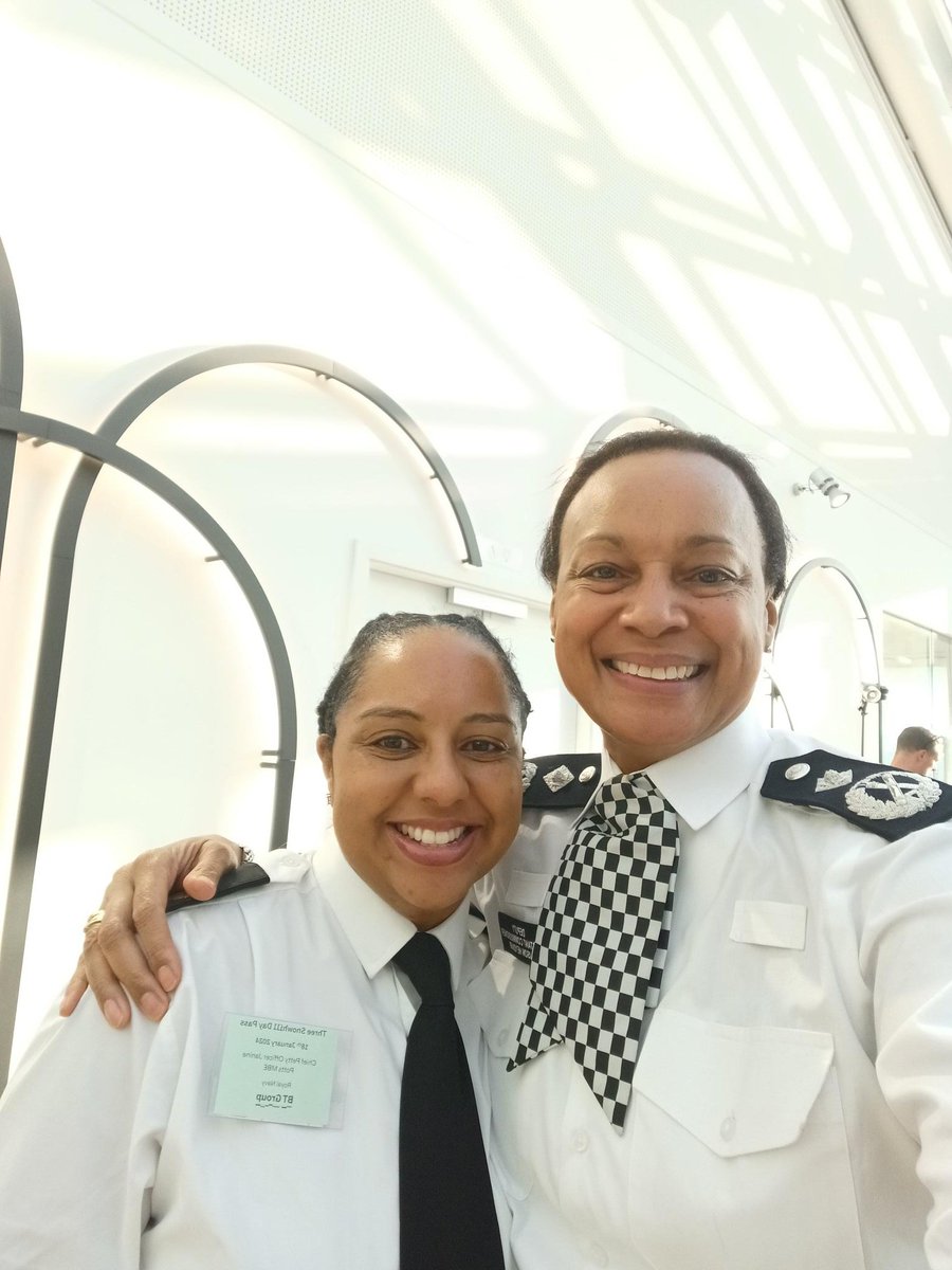 Shout out to my buddy Chief Petty Officer Janine Potts MBE Race and Inclusion Advocate, doing some exceptional EDI work in the Navy. Wonderful to meet up in person after all these years! Having a great day, thank you #WomenInTheShade