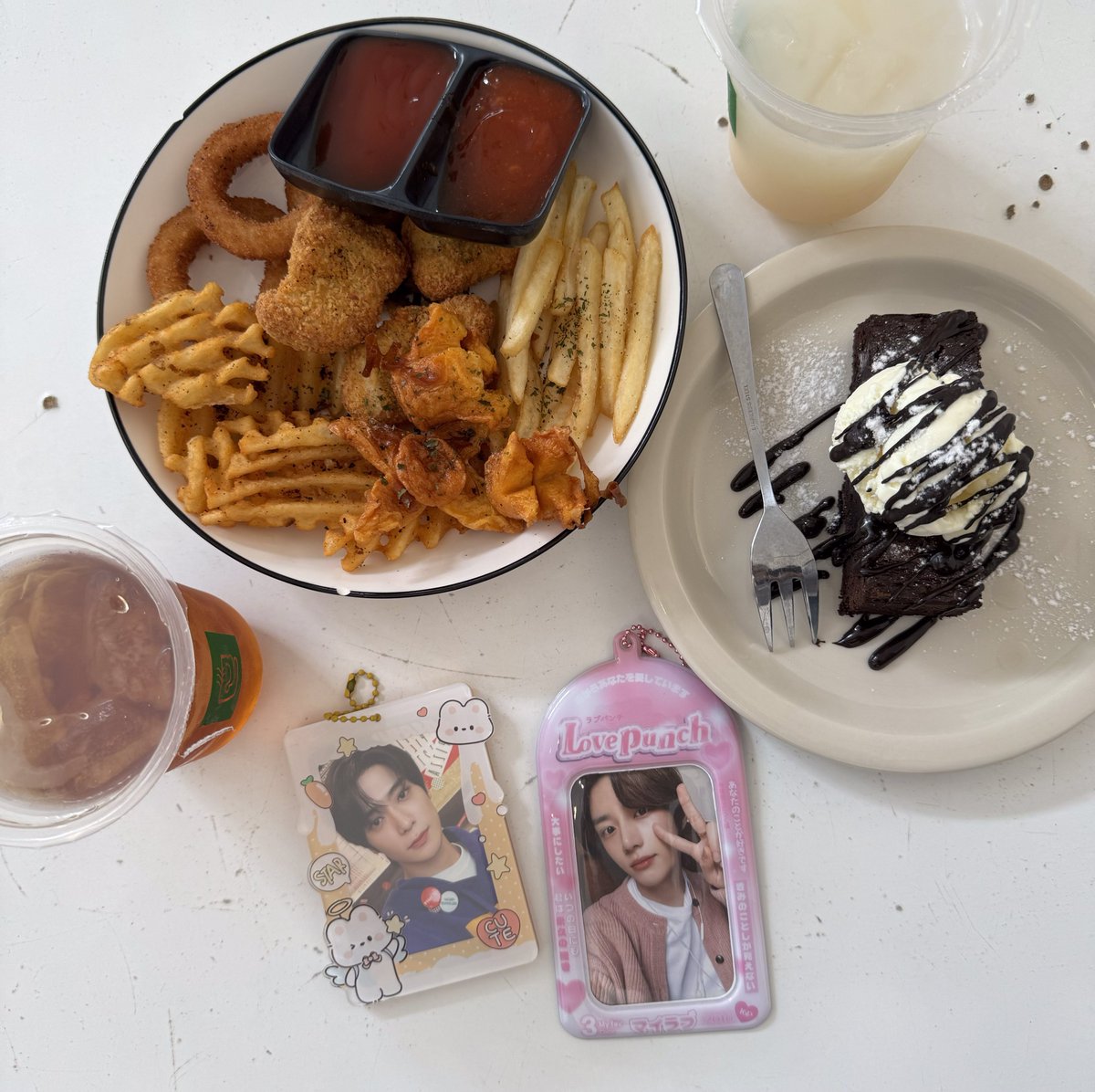 cremebrvlee's tweet photo. Today’s poca date w/ @fourgyu, setelah 6 tahun(?) tidak bertemu, dipertemukan kembali lewat akun ini👀 https://t.co/icYcbaXVKA