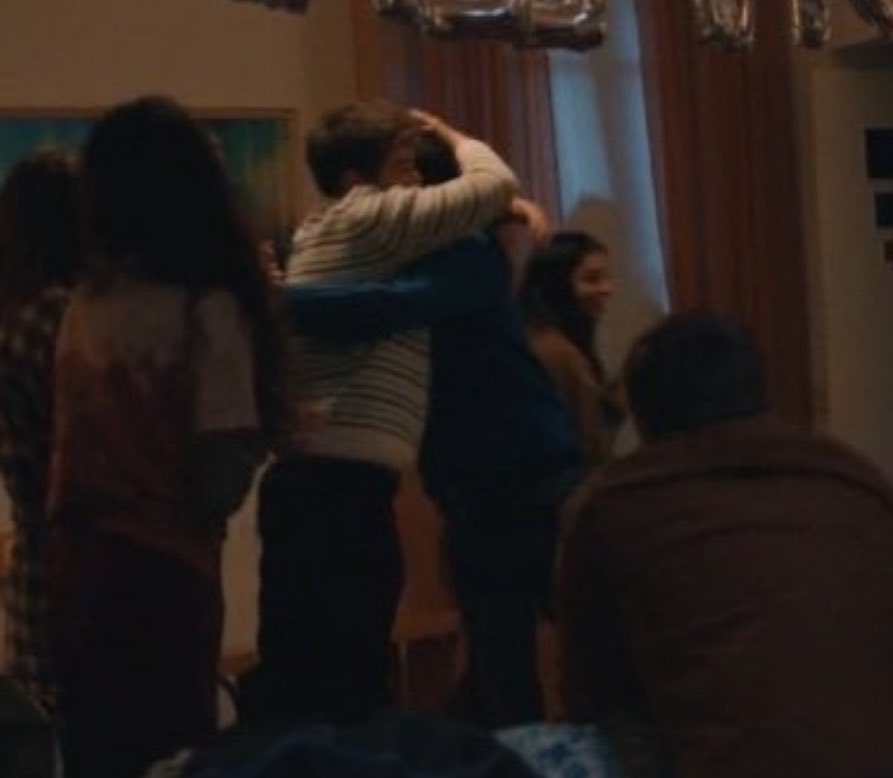 contrabbandieri's tweet photo. tutti noi quando abbiamo visto queste scene o quando è apparso qualcuno della prima generazione: 😭😭

 #skamitalia6 https://t.co/GuN8j0ddXn