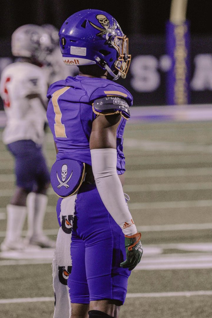 LaRonMoore's tweet photo. ☕️ E-MAILS SENT TO FOOTBALL COACHES ABOUT @TY_SAMS05 . START MY DAY! #RecordBreakingYear https://t.co/zGj5b7A6EO