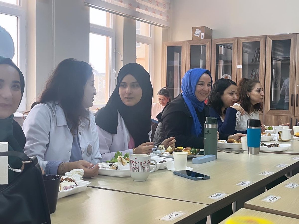 EneslerL's tweet photo. 📸 Dönem sonu kahvaltı etkinliğimizden kareler…

#Eaihl https://t.co/X03LY8MvyD
