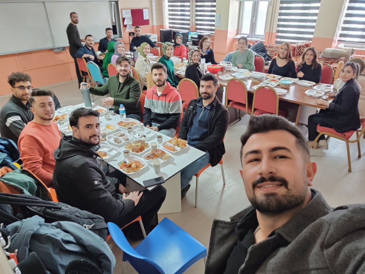 ball_bostan's tweet photo. Dönem içinde başarılı performanslar ortaya koyan değerli öğretmenlerimizle kahvaltı etkinliği gerçekleştirdik.
Sn @hasan_kokrek 
@agrimem 
@agri_mem_arge https://t.co/hpi6agn8NZ