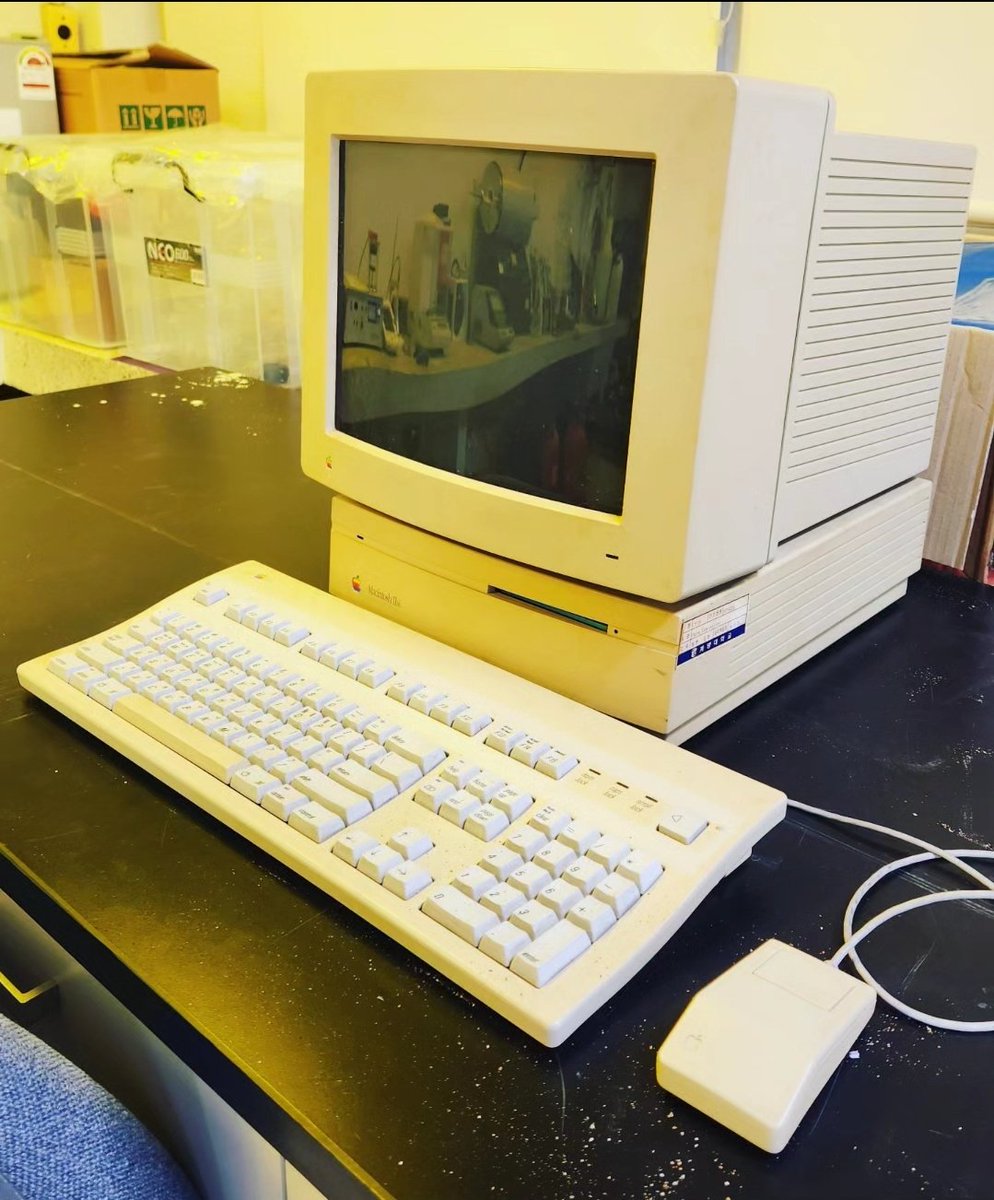 ShinHumCho's tweet photo. Cleaning out some very old boxes around the lab. Students and I were very surprised to find a classic Mac. Was really interesting to see the same DRAMs then and now. PC was old as I am. And older than the students for sure. https://t.co/vkXxRsy8P8