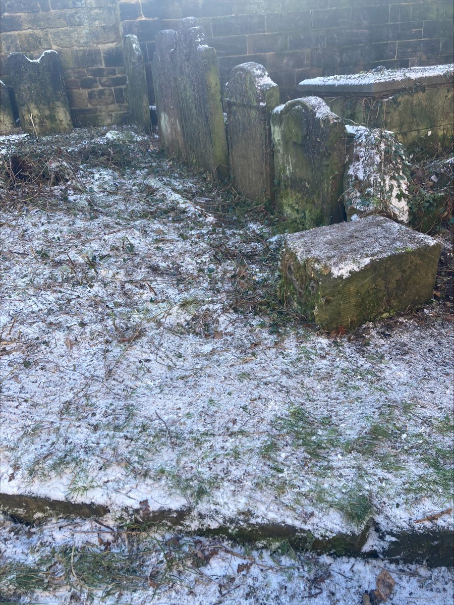 NEPS_Payback's tweet photo. Supervisor Andy and people on Probation have been removing overgrown ivy from gravestones at St Nicholas Church in Guisborough.

#ProbationNorthEast #CommunityPayback https://t.co/dG7TUDHu9R
