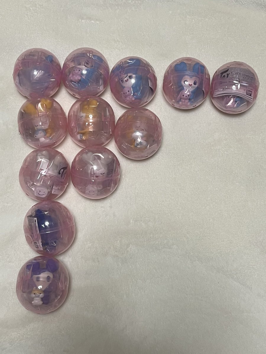mrk_ant557's tweet photo. TWICEガチャまわしに行ったら被りまくってしまいました、、
交換優先、買取も可です
心当たりある方ご連絡お待ちしております！

譲
ナヨン×5
ジヒョ×3
ダヒョン×2
ツウィ×1
サナ×1

求
ミナ
モモ

#TWICEガチャ #ラブリーマスコット https://t.co/hAymiWFx9M