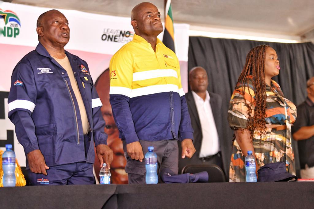 dr_zsaul1's tweet photo. Very successful launch by President Cyril Ramaphosa of the Northern Cape R1 Billion Housing Project in Roodepan, Kimberley. More than 15 000 people in attendance. Thanks to the community of Kimberley and the surrounding towns for this massive attendance🙏🙏🙏 https://t.co/rtGwVPX0JK