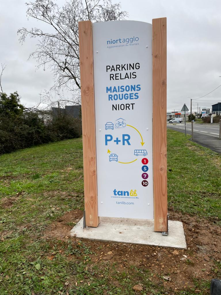 NiortAgglo's tweet photo. Deux nouveaux parkings relais, situés à #Niort, rue des Maisons Rouges et avenue de la Venise Verte, seront disponibles sur le territoire de #NiortAgglo dès le 1er février. Avec 5 aires multimodales, l'agglomération entend faciliter l'intermodalité des mobilités. https://t.co/GJqnXy0TKf