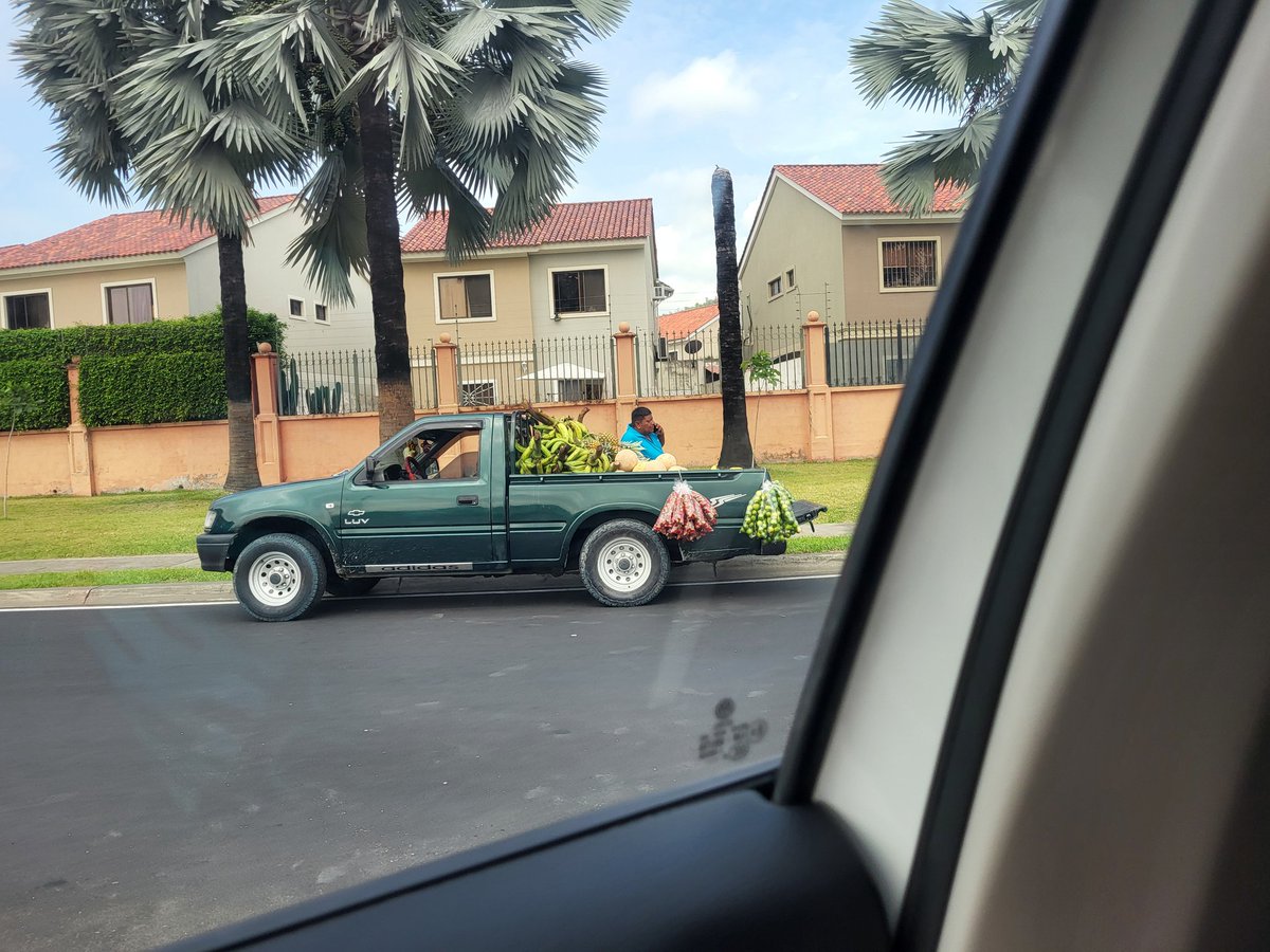 <a href="/TerranostraViaC/">TerranostraViaLaCosta</a> los vendedores ilegales ...<a href="/alcaldiagye/">Muy Ilustre Municipalidad de Guayaquil</a> @cuacmeGye <a href="/Urb_ViaLaCosta/">Urbs Via a La Costa</a>