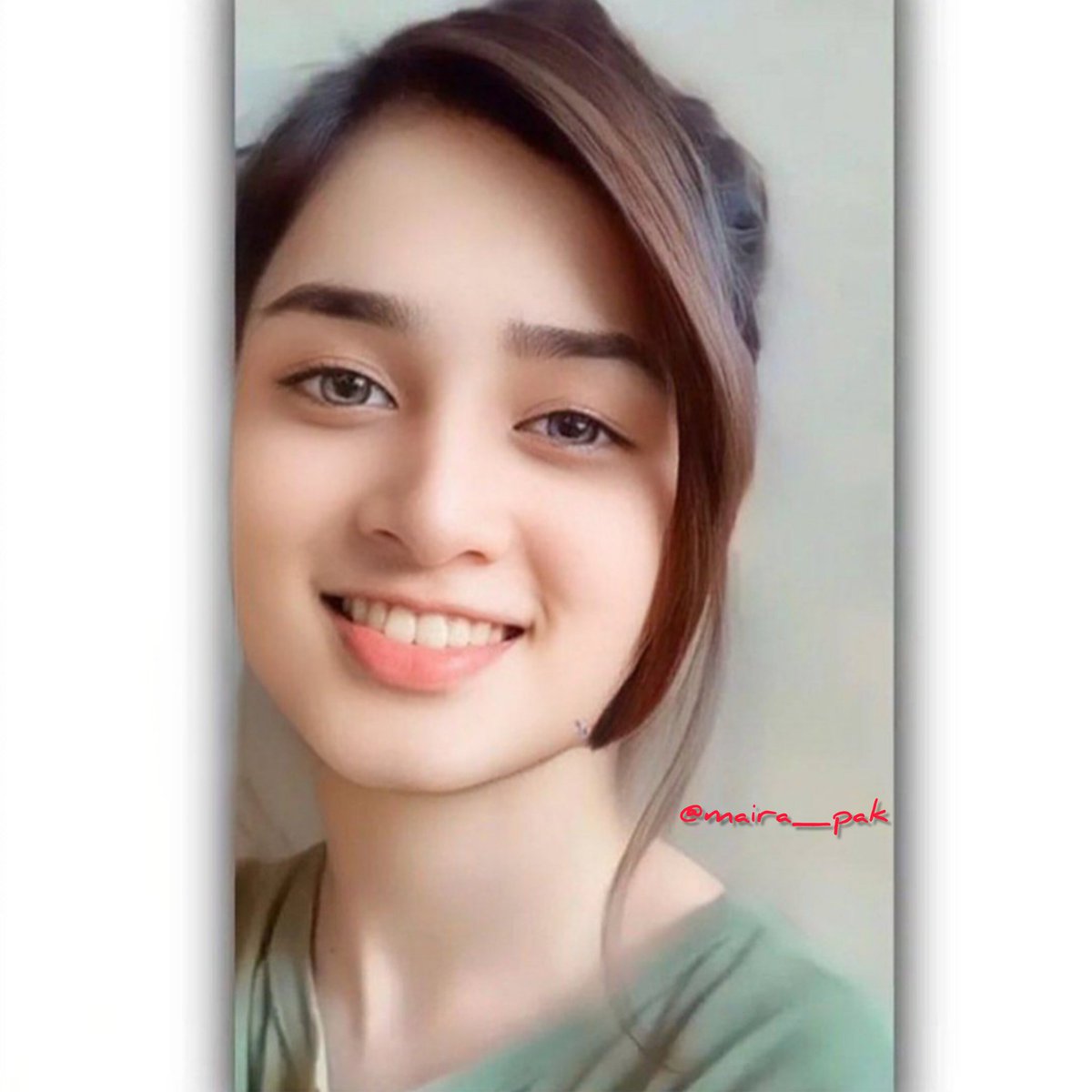 Maira_pak's tweet photo. میری چپل ن لیگ کے ٹکٹ اور مریم نواز کی اوقات سے زیادہ مہنگی ہے؛ متفق؟ https://t.co/BlE0WEKezU