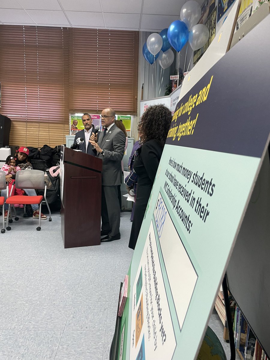 CommunityK2's tweet image. NYC Schools Chancellor David C. Banks, NYC Kids RISE Executive Director, Deborah-Ellen, Bronx borough president, Vanessa Gibson, New York State Assembly member  Yudelka Tapia, CSD10 Superintendent Dr. Hulla 
Gathered with the families of  P.S85 to celebrate #Scholarshipmonth