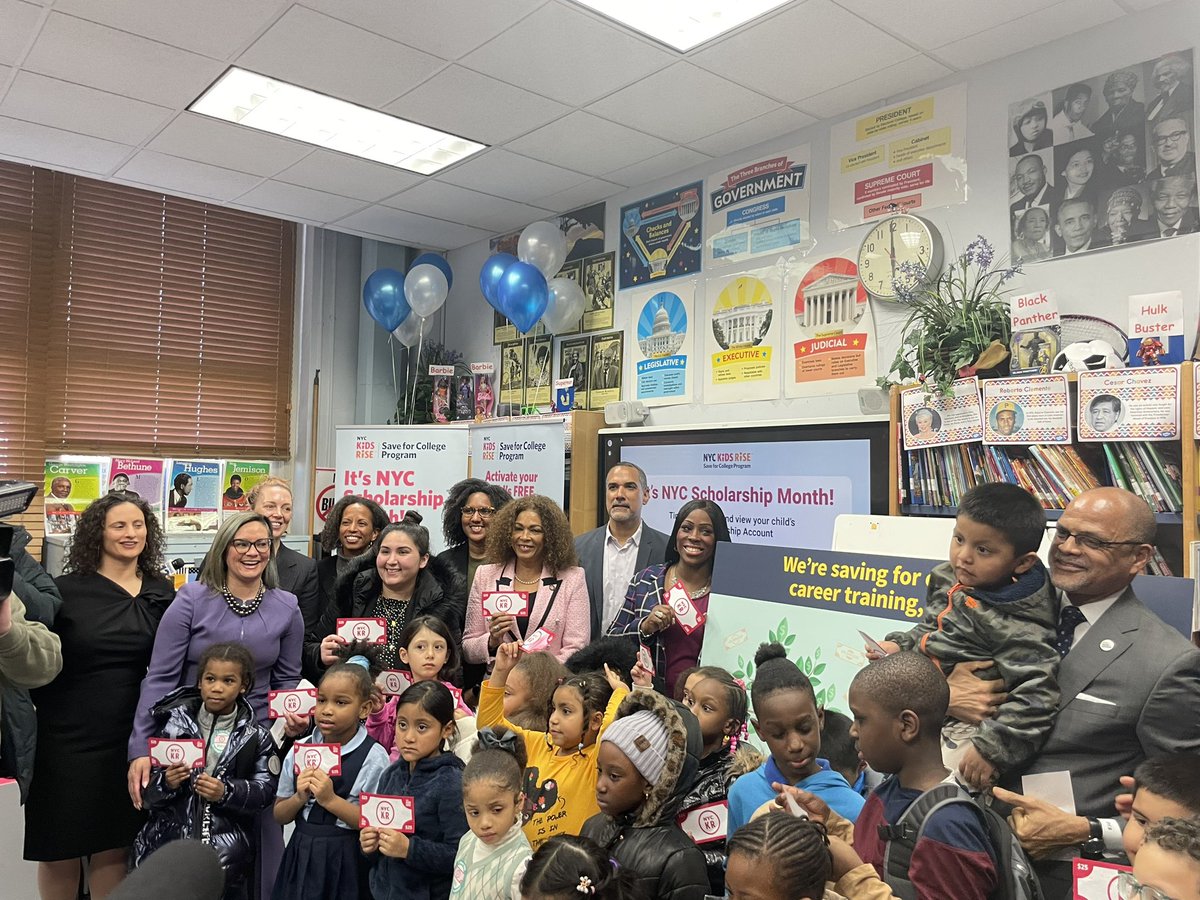 CommunityK2's tweet image. NYC Schools Chancellor David C. Banks, NYC Kids RISE Executive Director, Deborah-Ellen, Bronx borough president, Vanessa Gibson, New York State Assembly member  Yudelka Tapia, CSD10 Superintendent Dr. Hulla 
Gathered with the families of  P.S85 to celebrate #Scholarshipmonth