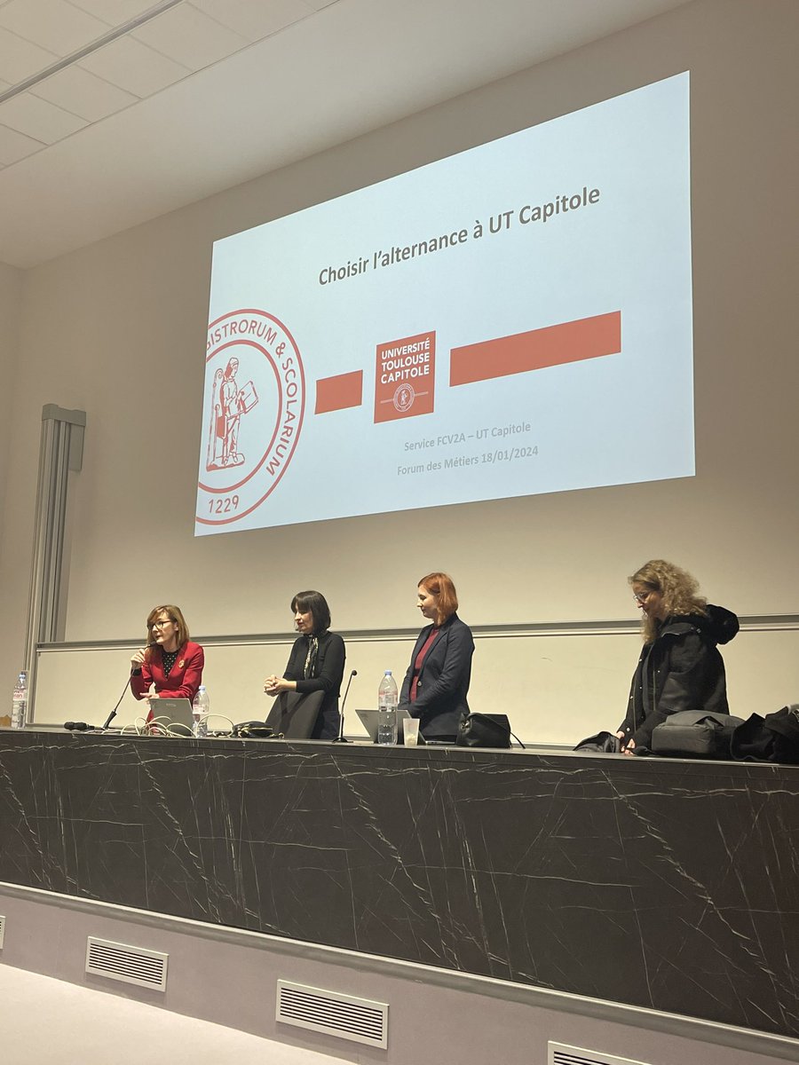 ChloeCalmettes's tweet photo. En direct du #ForumDesMetiers, Conférence “Choisir l’#alternance à @UTCapitole” https://t.co/qaevr1h7Iz