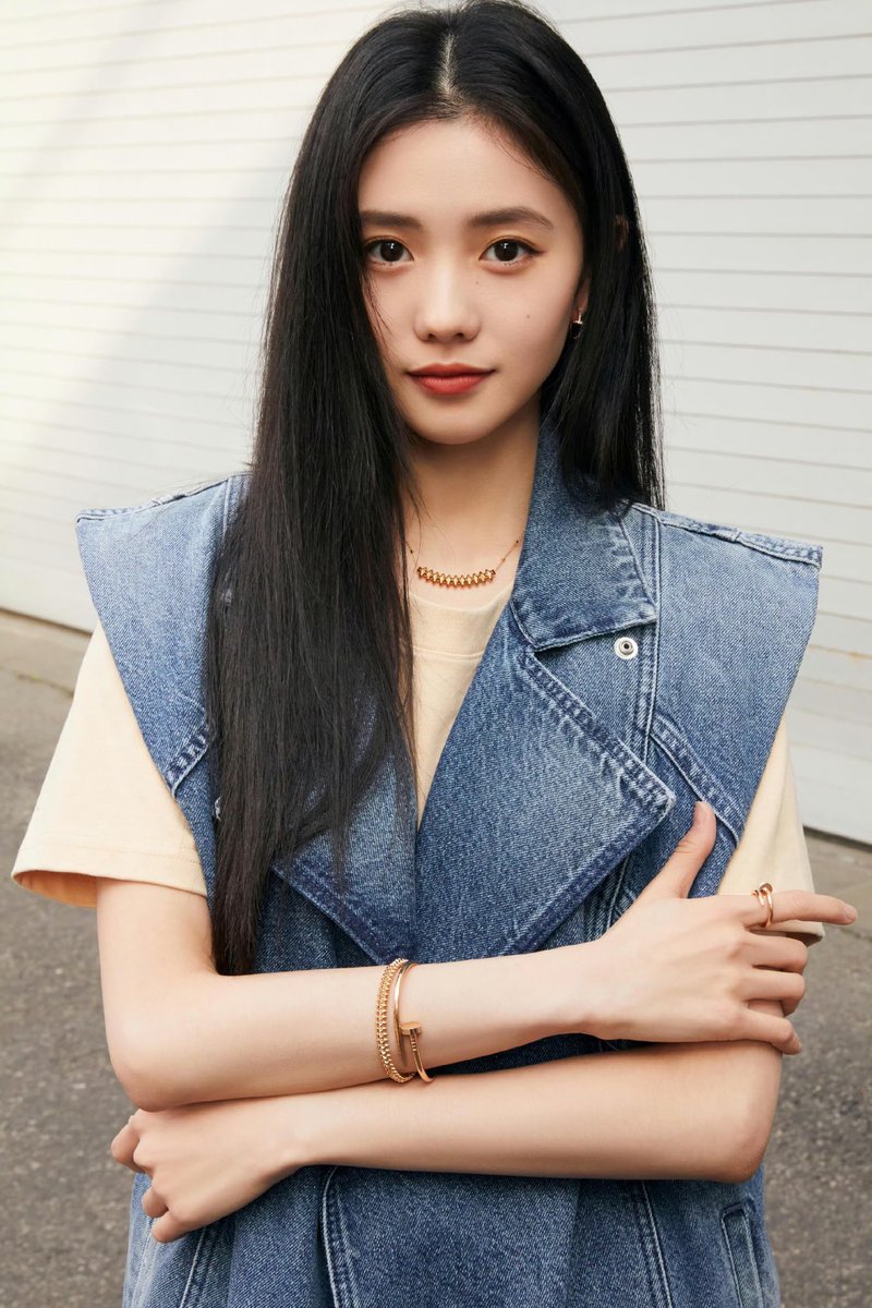 真是受不了刘浩存妈妈的盯射，高贵的清纯女神，鹿眼盯着你，感觉立马要给她跪下，榨干鸡巴里的精液。 #羞辱 #母狗  #粗口 #调教 #做爱 #肉便器  #性瘾  #双马尾 #主人  #小骚货 #意淫 #母畜 #贱货 #自慰 #反差婊 #母猪 #绿帽 #骚货 #射屏  #性奴 #调教 #二次元 #色图 #淫妻 #公交车