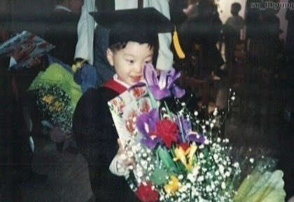 푸르던 하늘 아래 아이들과
꿈을 꾼 의자 위에 초록 연서
이곳을 떠나가는 사랑이여
낭만이 그리우면 내게 오라
🎧 졸업 -달담(DALDAM)

#이창섭 
이 노래가 너무 좋은데 딱 생각났어 🫶🏻