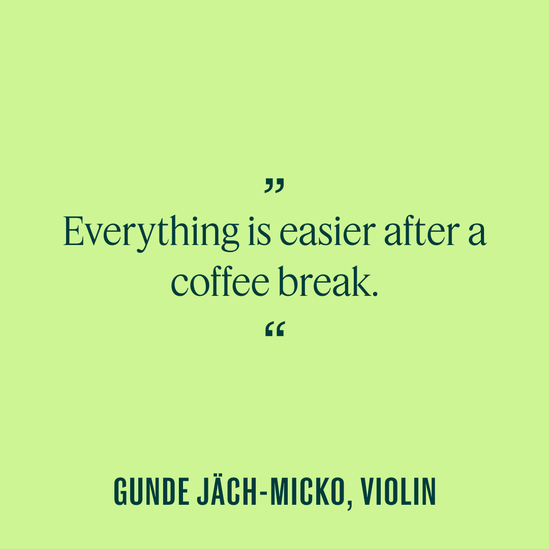 #MeetourMembersThursday: Award-winning violinist Gunde Jäch-Micko’s greatest field of interest has been, and still is to this day, chamber music. She has been a member of Klangforum Wien since 1990. 👉 Find out more: klangforum.at/ensemble/gunde…