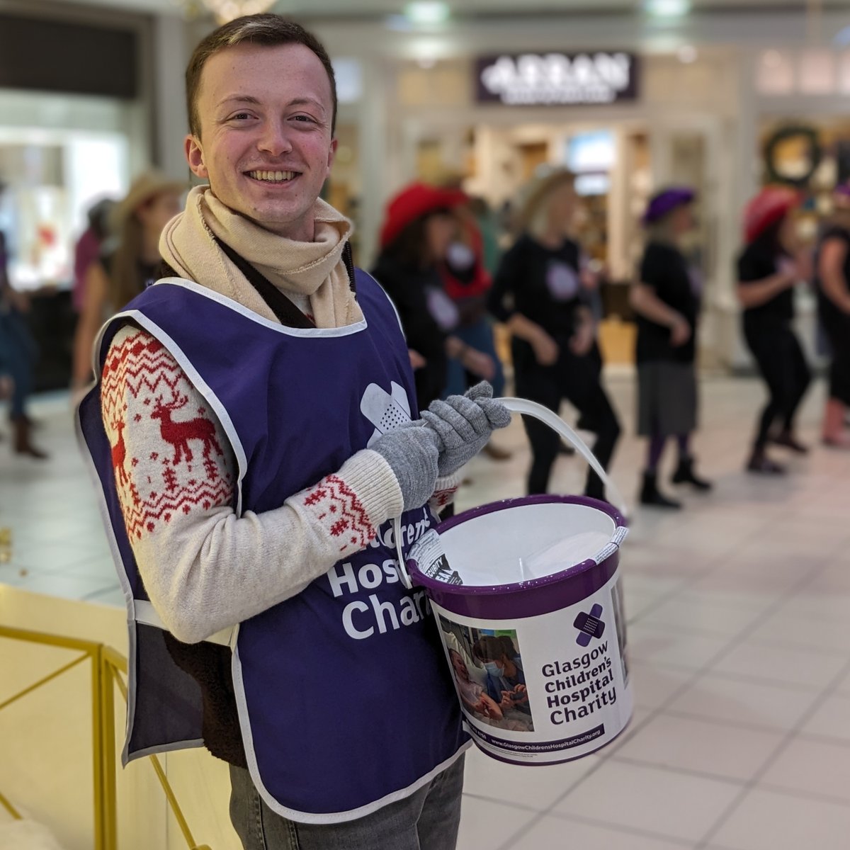 Congratulations to Glasgow Children's Hospital Charity for breaking their fundraising record at Christmas! 🎉 They raised a whopping £58,821.53 from their shop, pop-up, and their amazing choirs who performed throughout December. 🌟 Find out more: bit.ly/4aXLXni