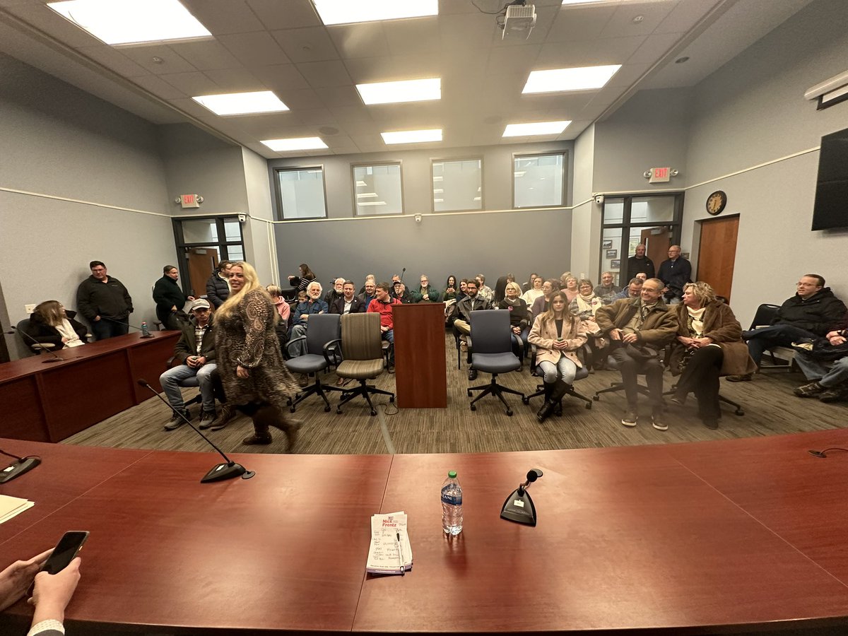 Our SD18 Town Hall in Eagle Lake was fantastic. Thx to everyone who came out to share thoughts, ask questions, and work together. Glad to join @RepJeffBrand and @RepLFrederick #mnleg