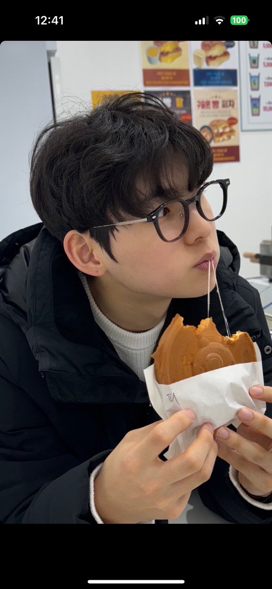 soisoi0550's tweet photo. 너무좋음
준서 볼도 같이 늘려야돼 https://t.co/3HbLuRylsv
