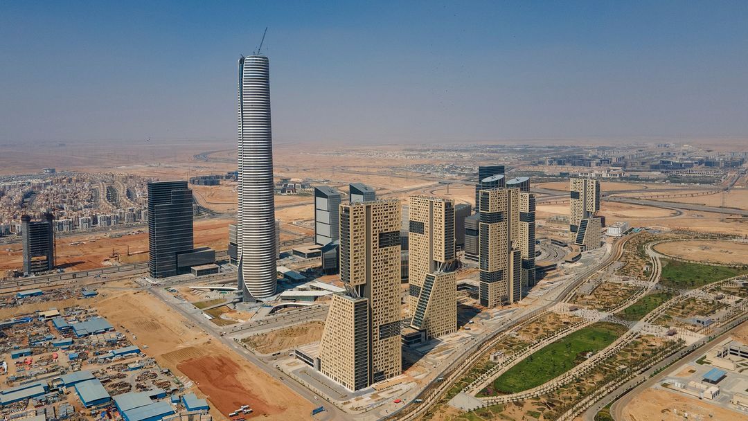 AfricaViewFacts's tweet photo. Egypt 🇪🇬 turned the desert into an international city in less than 7 years. https://t.co/ZH2M5iIg3s