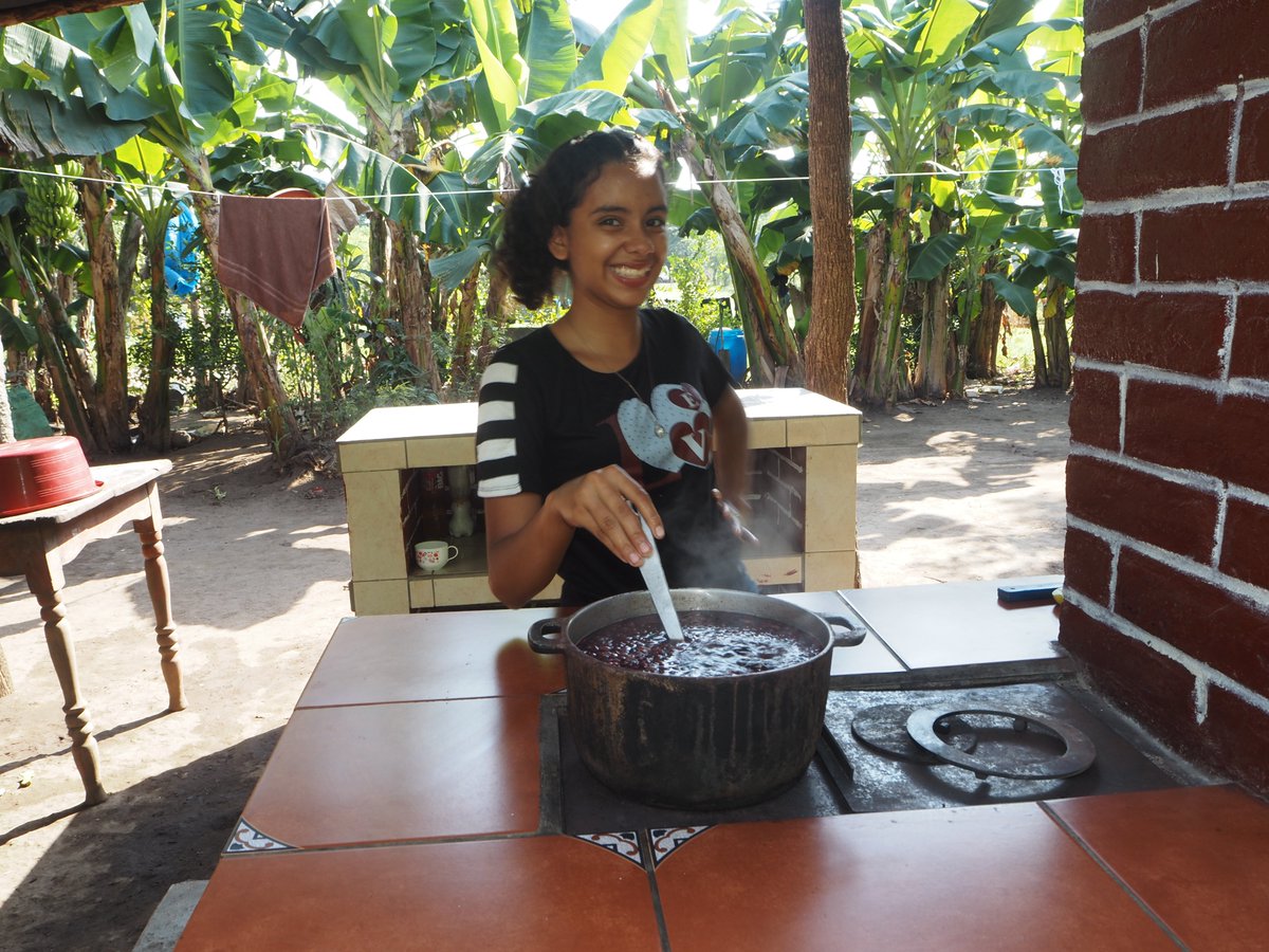 AmigosForChrist's tweet image. Reyna and Ester are neighbors in the community of El Pedregal who have been using their new Clean Air Kitchens for 2 weeks.  And every day - they're thankful to not be inhaling smoke.

Thank You Amigos Family!

#CleanAirKitchen #RespiratoryDisease #RuralNicaragua