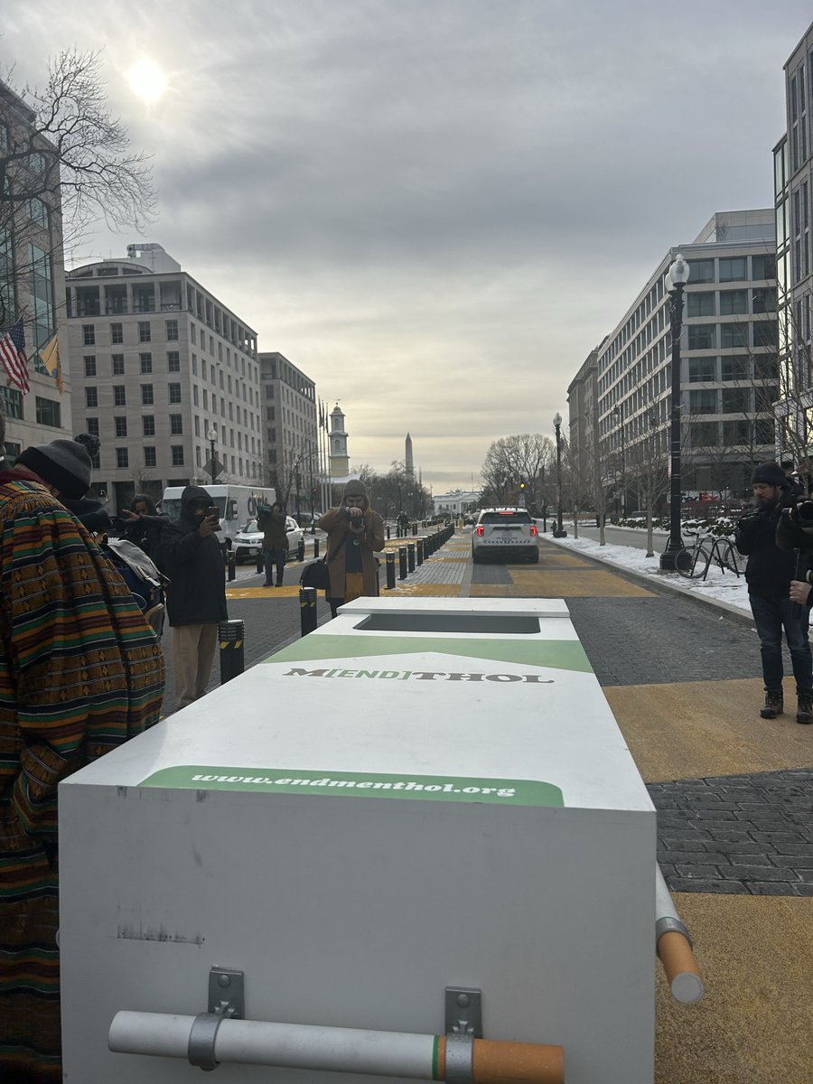 Today, we join with hundreds of voices from across the US to urge <a href="/POTUS/">President Donald J. Trump</a> to #followthescience by ending the sale of menthol cigarettes and flavored cigars to save Black lives. #NoMenthol on.lung.org/3u4VPef