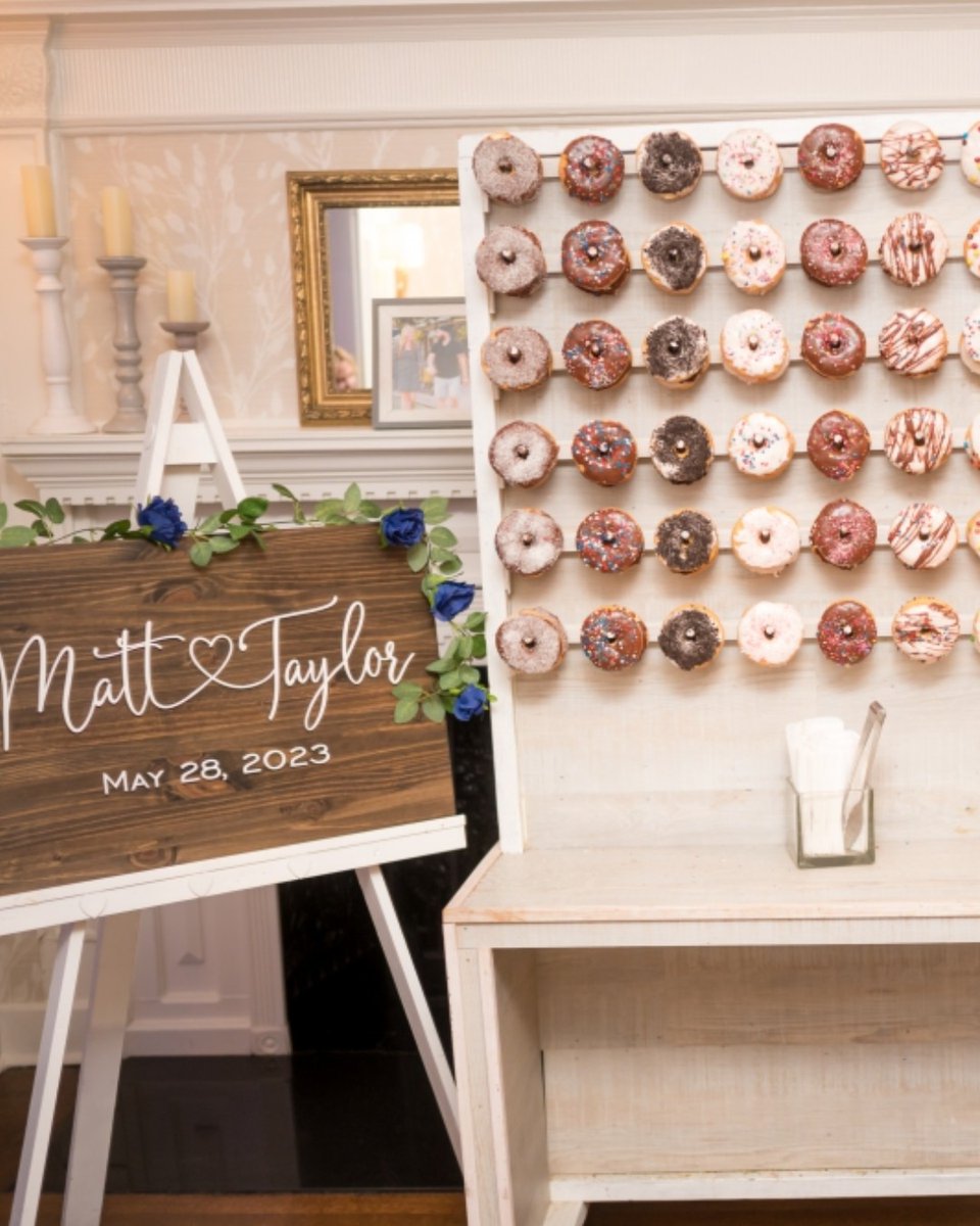 TimberPointCC's tweet image. Donut forget to celebrate love in every bite! 🍩 
-
#LessingsWeddings #TimberPoint @Lessingsweddings
📸 : @parkavestudio