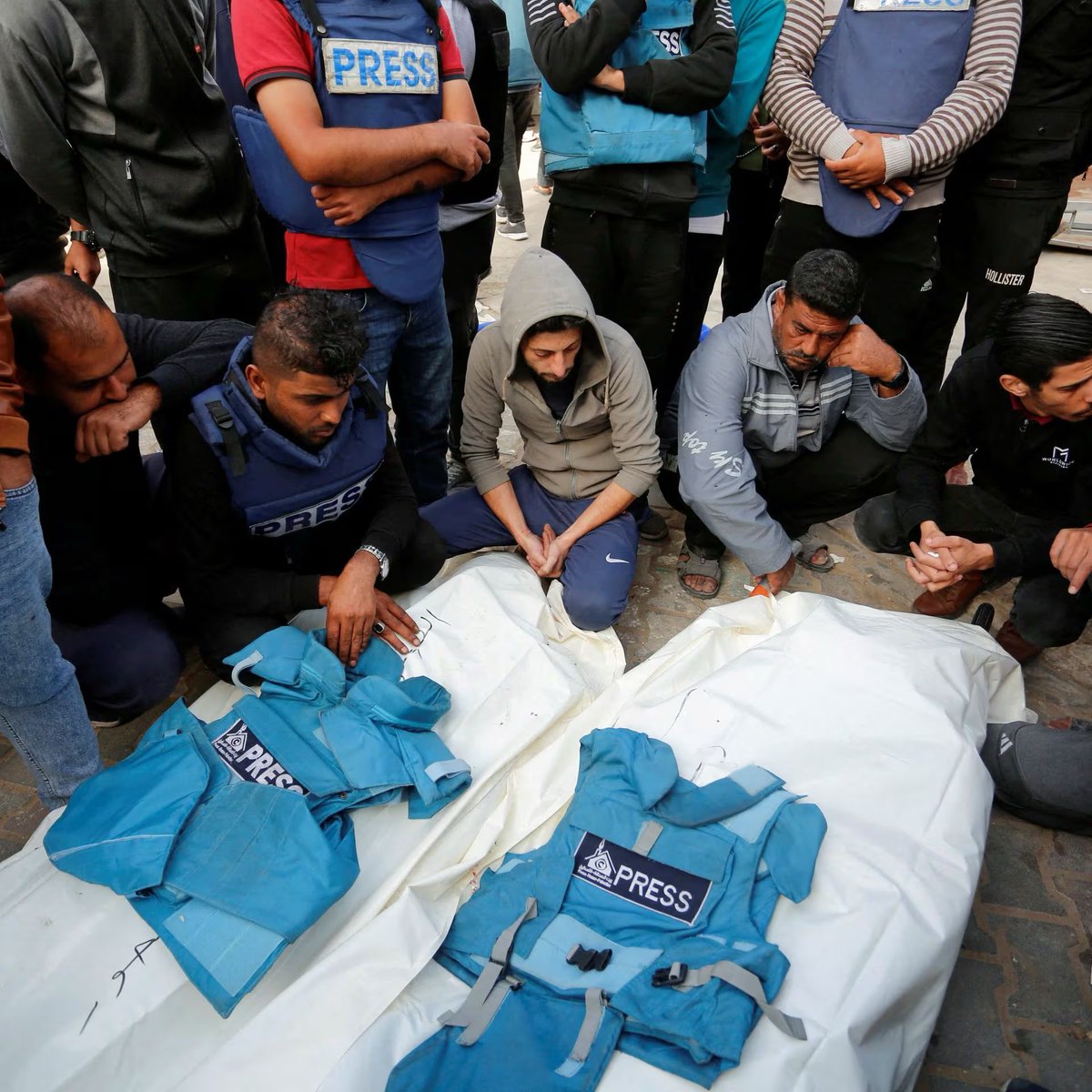 BREAKING: ISRAEL JUST KILLED 9 JOURNALIST IN ONE GO

They journalists killed today are:
 
🪽Wael Abu Funouna
🪽Ahmed Khair al-Din
🪽Jabr Abu Hadros
🪽Dr. Hassan Faraj Allah
🪽Muhammad Nabil Al-Zaq
🪽Muhammad Al-Thalaini
🪽Hamada Al-Yazji
🪽Muhammad Abu Huyidi
🪽Mahmoud Mashtay