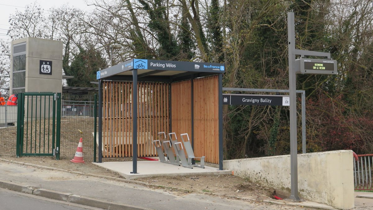 IDFmobilites's tweet image. 🚲 Vos trajets à #vélo seront plus sûrs et plus agréables avec ces nouveaux #ParkingsVélos sur le réseau @idfmobilites ⬇

🅿 Gravigny-Balizy : 6 places en libre accès
🅿 Longjumeau : 20 pl. en libre accès
🅿 Maisse : 24 pl. en libre accès
🅿 Athis-Mons : 40 pl. sécurisées