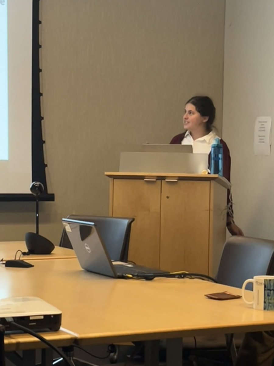 ciddpsu's tweet photo. @ArielGreiner presenting on managing foot and mouth disease in countries where it is endemic. https://t.co/cIbpcq97Xf