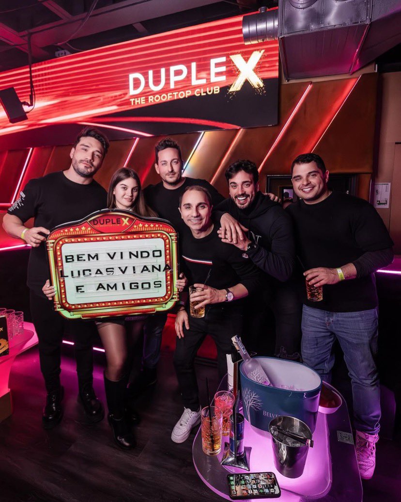 Tatymamadeira's tweet photo. Que to ๐โค๏ธ
#LucasViana
#DuplexPrague https://t.co/rHqST9XLJQ