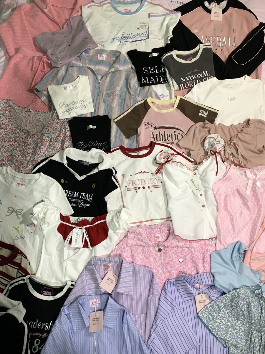 fnn2406's tweet photo. ส่งต่อเสื้อผ้าคับ ⛱️🥤🎀 

ลงวันเสาร์ 19.30 น. 💌

  𓊔 รี+ปัก+ฟอล ลด 5 b.𓊔
 ค่าส่งเหมา 40 b. 

#ส่งต่อ #ส่งต่อเสื้อผ้า #ส่งต่อเสื้อผ้ามือสอง #ส่งต่อเสื้อผ้ามือ2 #เสื้อผ้ามือ2 #เสื้อผ้ามือสอง  #โล๊ะตู้ #โล๊ะตู้เสื้อผ้า #ส่งต่อกระเป๋า #ส่งต่อstylist #ส่งต่อcintage #cintageshop https://t.co/XF83WnRBxL