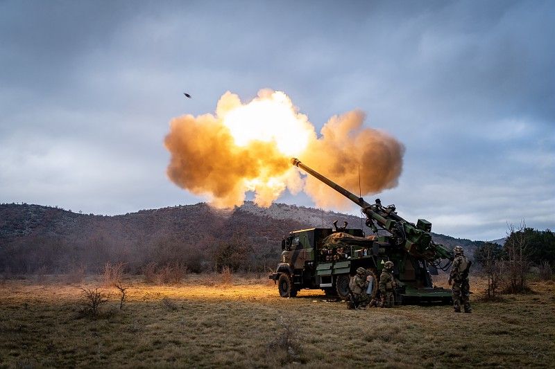 La guerre russo-ukrainienne confirme le besoin d'une artillerie puissante pour vaincre. Avec la #CoalitionArtillerie portée par la 🇫🇷, l’@armeedeterre participe activement à l’équipement et la formation des artilleurs 🇺🇦 Mes réflexions sur le sujet ici 👇 vu.fr/ZwmJ