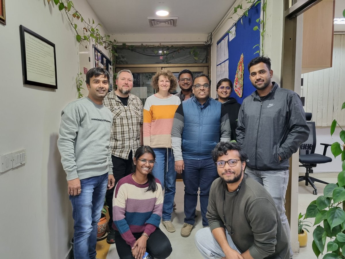 thePhotoDevoLab's tweet image. A spellbinding day with two luminaries in light and temperature signaling!💡Prof. Ute Hoecker and Dr. Martin Balcerowicz @tran_scription. The synergy of minds, cultivated over 20 years since their PhD days, cast a brilliant glow on our lab.
#engagingdiscussions