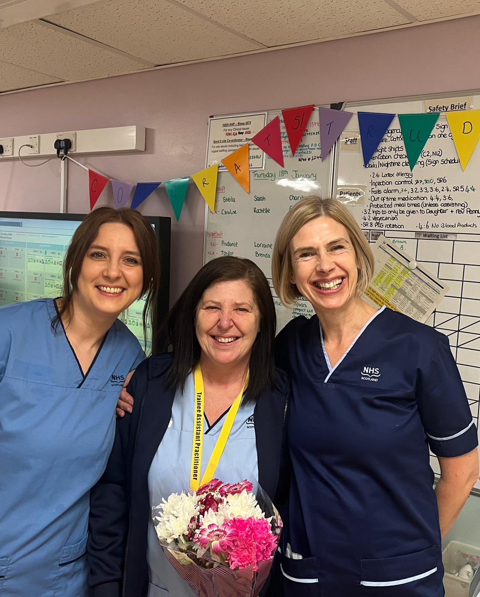 Trudi McHattie, first AP in Tay ward. P&K HSCP. Presented with lovely flowers & card by SCN Sandra and CN Sarah. Well done Trudi. #teamwork @NHSTayside