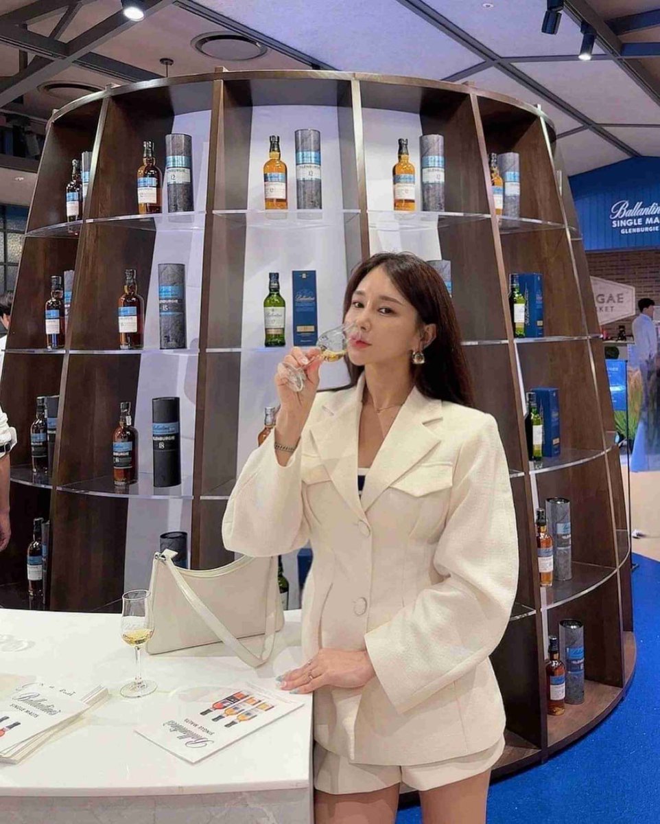 At #00Wines, owners Chris and Kathryn Hermann craft Burgundy-inspired Oregon chardonnays with minerality, reductive character and tight and subtly ripened fruit reminiscent of whites from Ramonet in the 1980s. They also make fresh and structured pinots partially made in amphora.