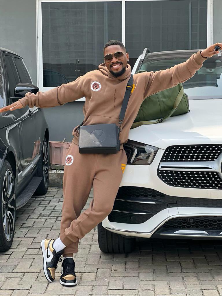 yinxapparel's tweet photo. Enroute to witness the clash of titans! 🇳🇬⚽️ @tobibakre  gearing up with style, sporting the sleek YINX Apparel crossbody bag &amp; duffle bag for the epic Nigeria vs Ivory Coast showdown at the African Cup of Nations 

Crossbody bag available: 
https://t.co/urA7kqOORD https://t.co/esdEyJubg1