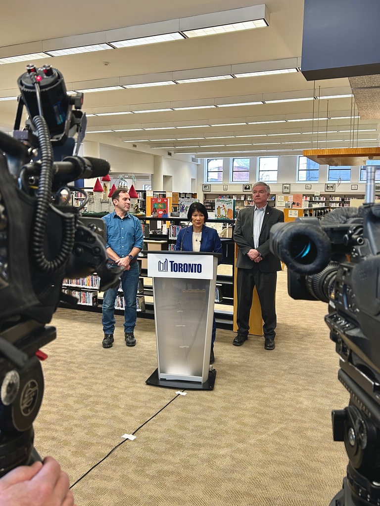 Today, I joined @joshmatlow and @cllrainslie to discuss a budget that protects and expands library services. Libraries are special places. They're one of the few places people can come for free. Where anyone can access programs and services. Libraries make life more affordable.